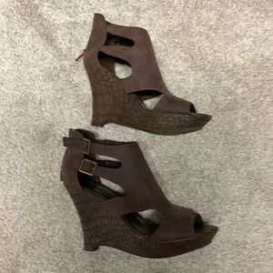 Brown size 7 wedges